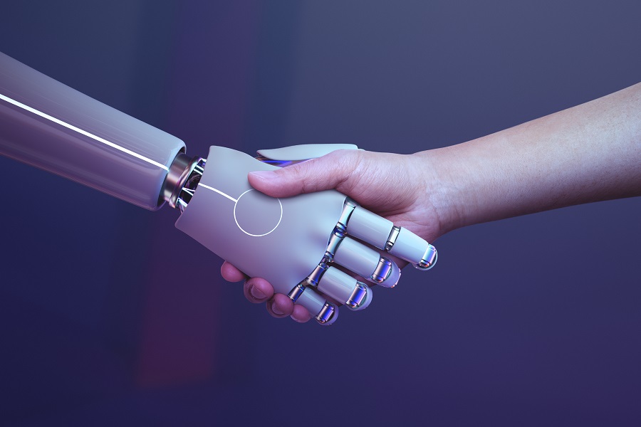 stretta di mano tra un umano e un robot